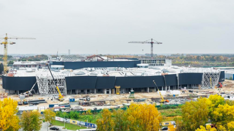 За даними Центру рітейлерів України, в цьому році в Києві відкриються шість нових торгових центрів, в яких орендна площа складами 400 000 квадратних метрів