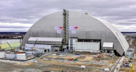 Объявлен международный тендер на сумму около 100 миллионов долларов США для демонтажа цементного саркофага, построенного в 1986 году вокруг все еще тлеющих останков поврежденного реактора в Чернобыле.