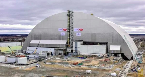 Оголошено міжнародний тендер на суму близько 100 мільйонів доларів США для демонтажу цементного саркофага, побудованого в 1986 році навколо все ще тліючих останків пошкодженого реактора в Чорнобилі.