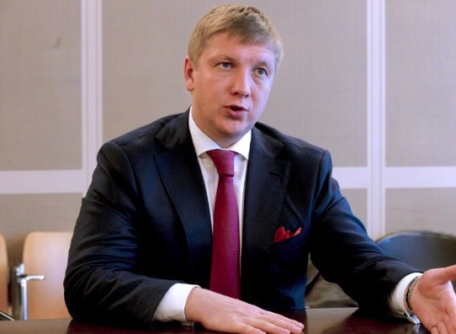 With the Naftogaz CEO’s five-year contract due to expire tomorrow, the government has decided to renew it for one more year