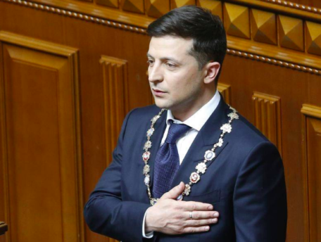 In his first minutes as president of Ukraine, Volodymyr Zelenskiy moved aggressively, dismissing parliament in order to hold early elections