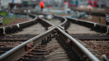 Чтобы обойти проблему снижения грузоперевозок, государственная железная дорога предлагает снизить на 20% тарифы на перевозку металлов и зерна в Мариуполь