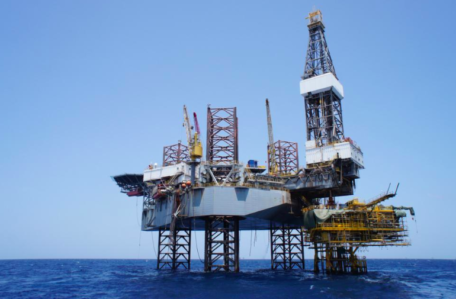 Украина лишает американскую компанию Trident Acquisitions права на разведку и разработку нефти и газа в Черном море, что побудило Trident заявить, что Украина потеряла 1 миллиард долларов в виде новых инвестиций.