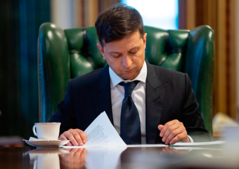 Zelenskiy signed new laws promoting investment and abolishing some taxes on investment