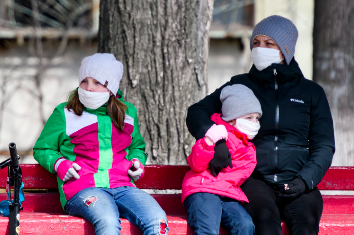 Обязательное ношение маски на лице в общественных местах и другие ограничительные меры могут продлиться до сентября