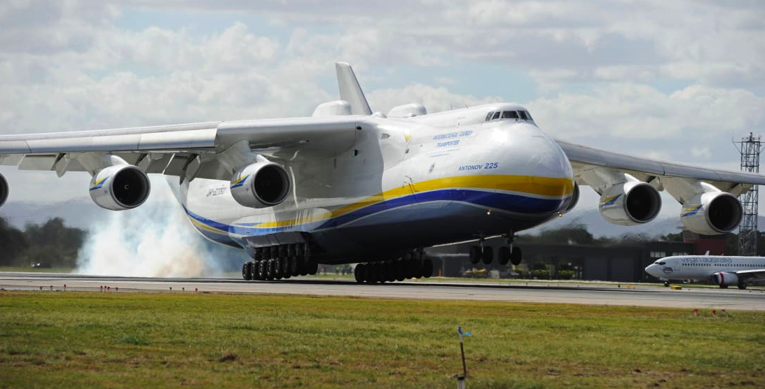 На этой неделе крупнейший в мире самолет Украины «Мрия Ан-225» должен доставить медицинское защитное снаряжение из Шанхая в Колумбус, штат Огайо