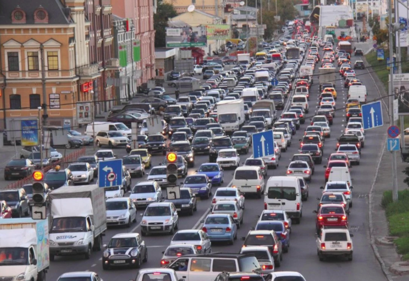 Large traffic jams are expected in Kyiv and Ukraine’s big cities tomorrow as schools reopen for Ukraine’s 3.8 million primary and secondary school children