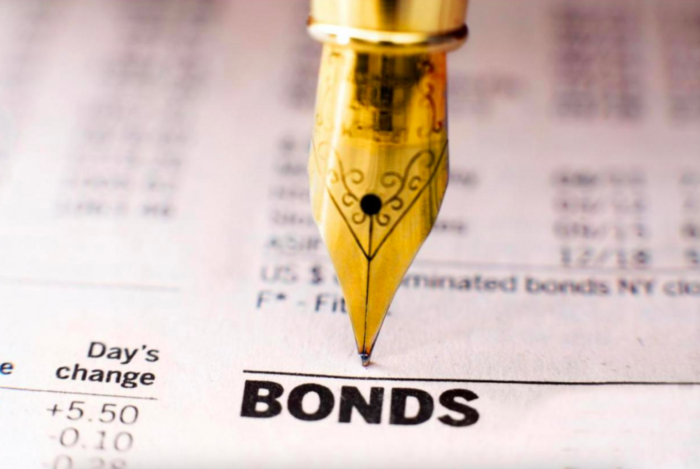 Минфин вчера провел еще одну крупную продажу государственных облигаций - в эквиваленте $874 млн.