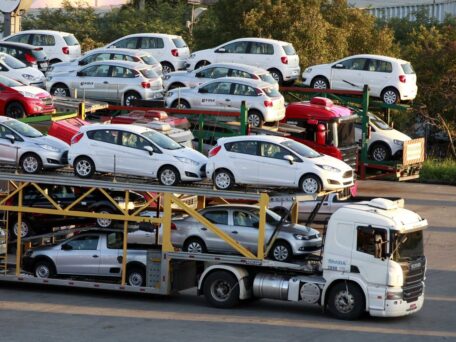 Las importaciones de automóviles a Ucrania aumentaron un 40% este año.