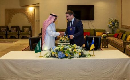El Ministerio de Política Agraria firma un acuerdo de cooperación con la empresa líder de riego Alkhorayef Group,