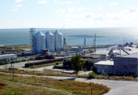 Ukreximbank vend des créances sur le terminal céréalier du port d’Otchakiv.