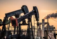 Oil prices retreat in the face of supply and demand pressures