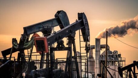 Les prix du pétrole reculent face aux pressions de l’offre et de la demande, rapporte Reuters.