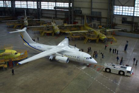 Antonov will build five planes for the national airline UNA.