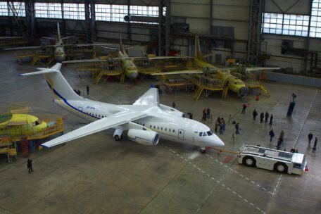 Antonov construirá cinco aviones para la aerolínea nacional UNA.