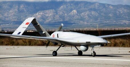 Turcja będzie współpracować z Ukrainą przy budowie zakładu produkującego drony uderzeniowe.