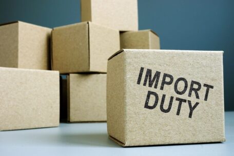 НБУ предлагает ввести дополнительную импортную пошлину на некритические категории импорта.