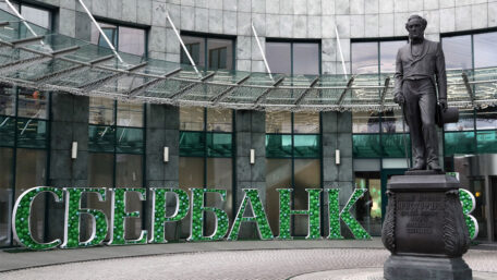 La filial ucraniana del ruso Sberbank cambió su nombre a MR Bank .