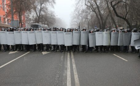 Українців закликали утриматись від поїздок до Казахстану.