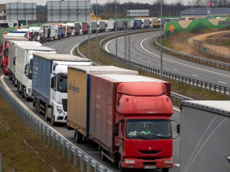 Ucrania busca la ayuda del G7 para liberalizar el transporte internacional de mercancías por carretera.