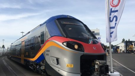 UZ i francuska firma Alstom sfinalizowały umowy na zakup 130 lokomotyw elektrycznych.