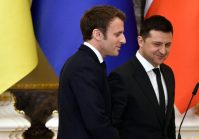 El presidente francés instó a Ucrania y Rusia a implementar el acuerdo de Minsk.