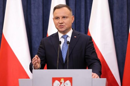 Poland decides to ship military equipment to Ukraine.