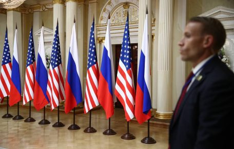 El petróleo se está abaratando debido a la posible cumbre Rusia-Estados Unidos.