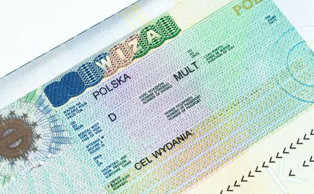 Polonia aumentó la emisión de visas a ucranianos en un 32% .