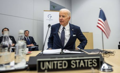 Biden mówi, że Stany Zjednoczone „odpowiedzą”, jeśli Rosja użyje broni chemicznej.