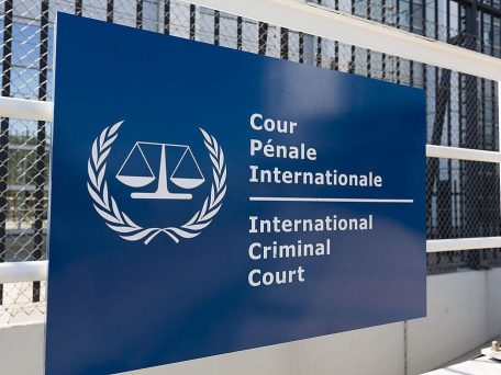 Francja obiecuje finansowanie Międzynarodowego Trybunału Karnego w celu zbadania zbrodni w Ukrainie.
