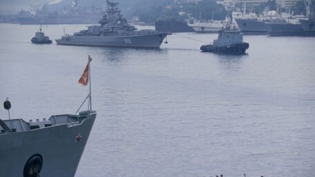 Actualmente, Rusia está bloqueando más de 90 barcos de alimentos en el Mar Negro.