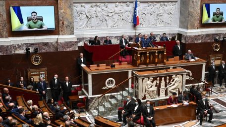 Wystąpienie Zełenskiego w parlamencie francuskim: Ukraina ma nadzieję, że wkrótce stanie się członkiem UE.