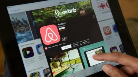 Airbnb надасть 100 000 українців безплатне тимчасове житло.