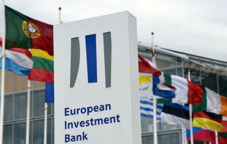 El BEI ha aprobado apoyo financiero inmediato para Ucrania .