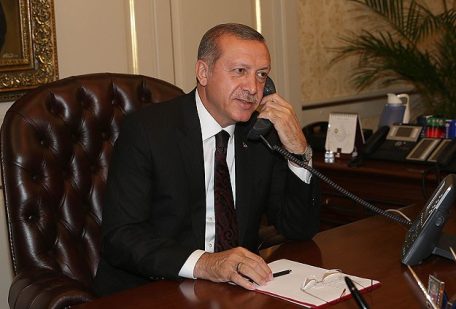 Erdogan invita a Putin a hablar con Zelensky en Turquía.