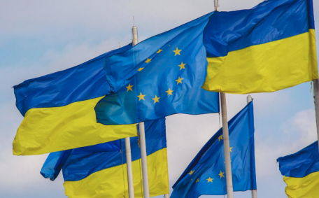 Ukraine will be granted EU candidate status.