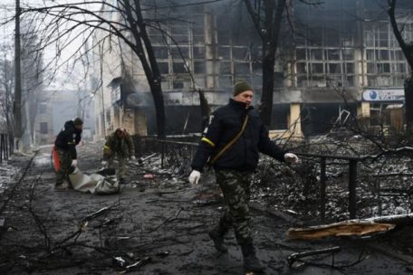  Les envahisseurs russes ont déjà tué 2 187 habitants de Marioupol.
