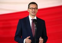 El primer ministro de Polonia inicia un plan para restaurar Ucrania por 100B € .