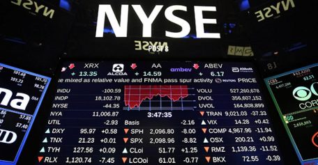 Нью-Йоркська фондова біржа та Nasdaq призупинили торги російськими акціями.