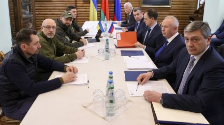 Завершился третий раунд переговоров между украинской и российской делегациями.