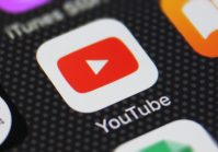 YouTube a bloqué les chaînes de propagande russes en Ukraine.
