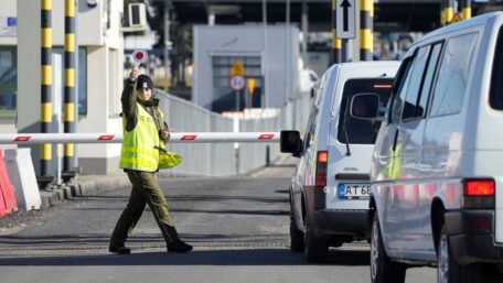 Menos personas viajan a Polonia desde Ucrania.