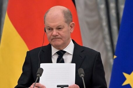Los miembros del Parlamento de la UE apelan a Scholz por el embargo energético ruso.