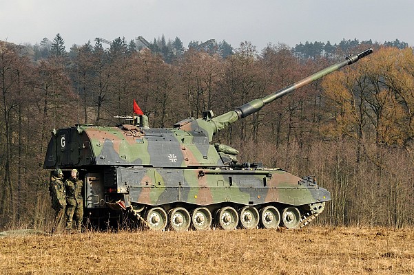 The German opposition supports supplying heavy weapons to Ukraine.