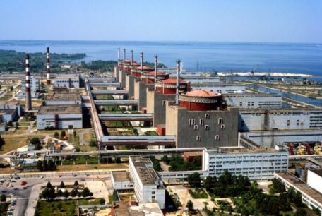 Elektrownia jądrowa w Zaporożu działa normalnie pomimo zagrożenia ostrzałem.
