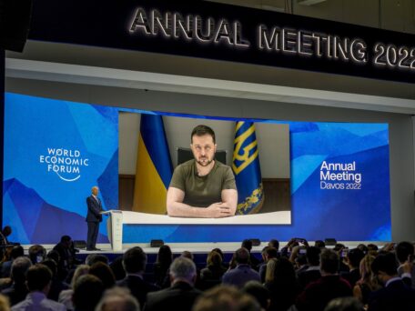 Przemówienie wideo Zełenskiego na Światowym Forum Ekonomicznym wzywa do nałożenia maksymalnych sankcji na Rosję.
