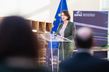 Austria no apoya la rápida adhesión de Ucrania a la UE .