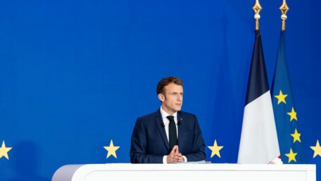 La adhesión de Ucrania a la UE podría retrasarse años, Macron propone una nueva Alianza Europea.