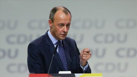 German opposition leader accuses Scholz of delaying arms supplies to Ukraine.